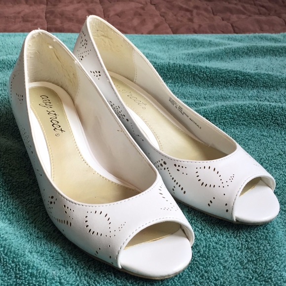 easy street white pumps